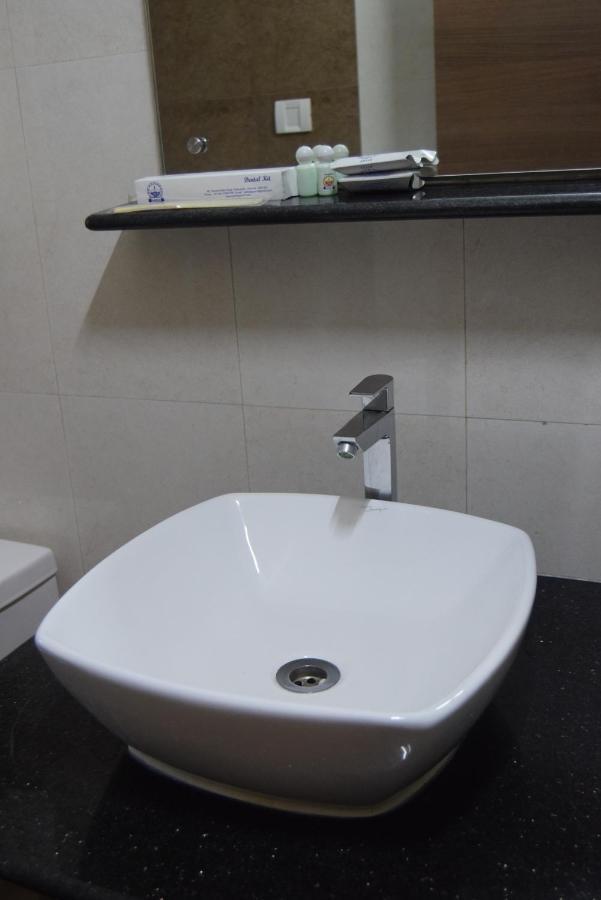Thiviyam Airport Hotel Chennai Ngoại thất bức ảnh
